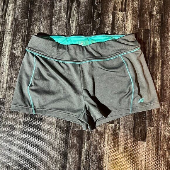 🤑New Balance Women's Active Pull On Shorts - Picture 1 of 3